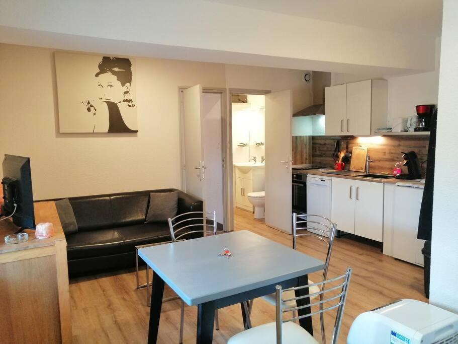 Joyeuse, Superbe Appartement D'Environs 30M2. Bagian luar foto
